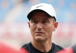 包含火箭队因伤病困扰，战绩不尽理想，迅速下滑排名的词条