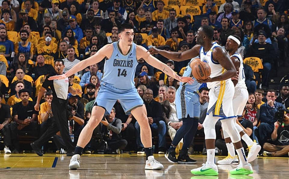 包含灰熊队挖掘潜力新秀，展现出色潜力的词条